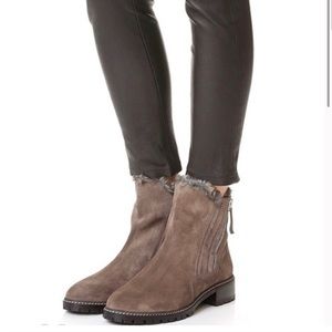 Stuart Weitzman Brown Suede Ankle Boots with Faux Fur Lining. Size 8M
